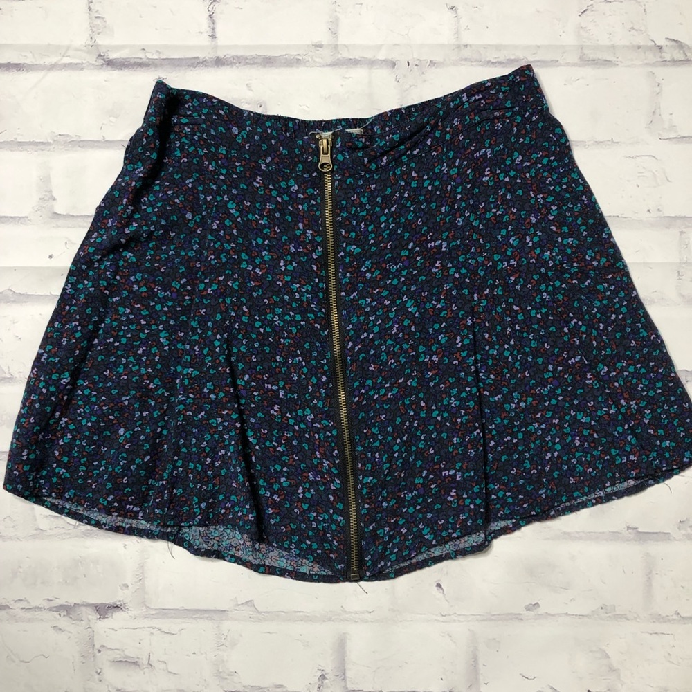 Skirt with zipper